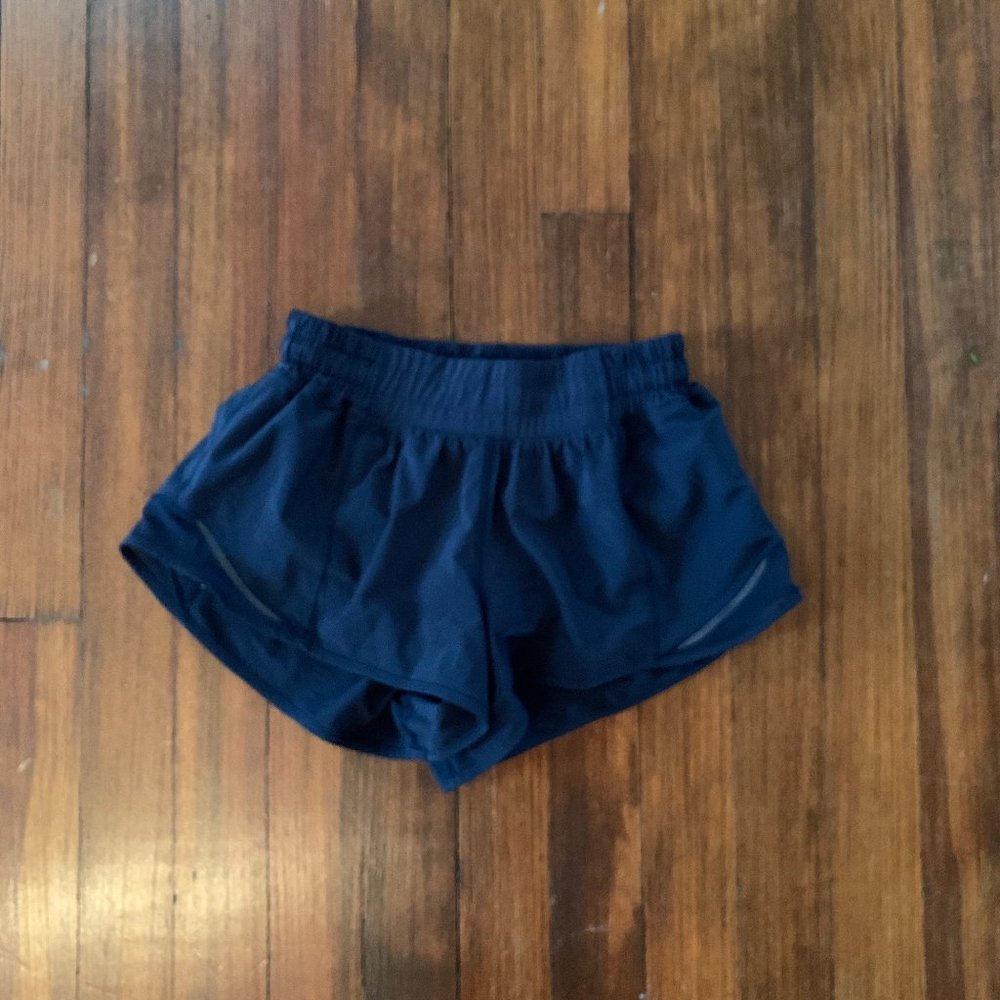 Lululemon True Navy Hotty Hot Short II 2.5"